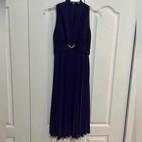 Dressbarn Collection V Neck Sleeveless size: 6 .Purple Color. Woman Dress - Picture 8 of 9